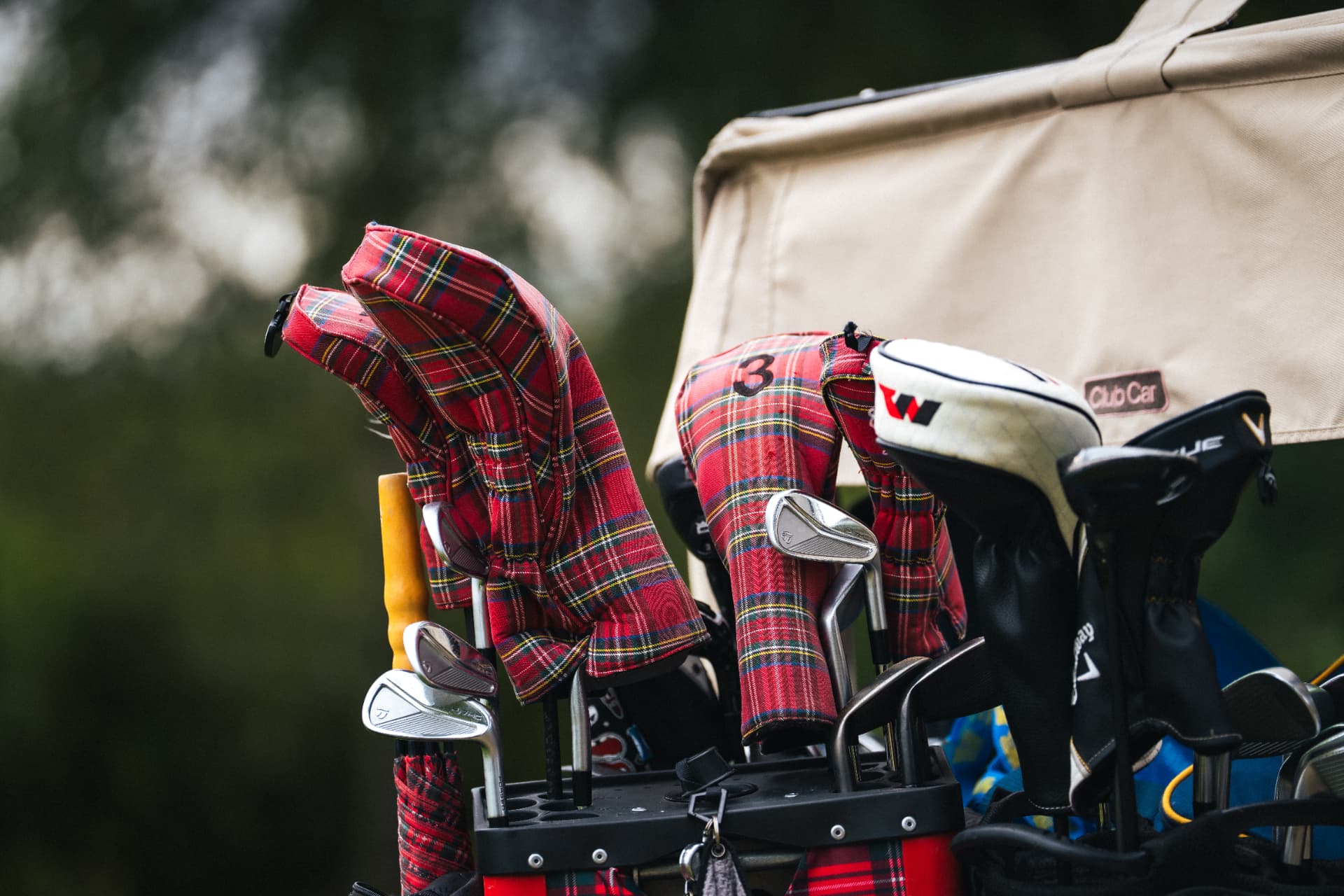 Rutiga headcovers i bagen