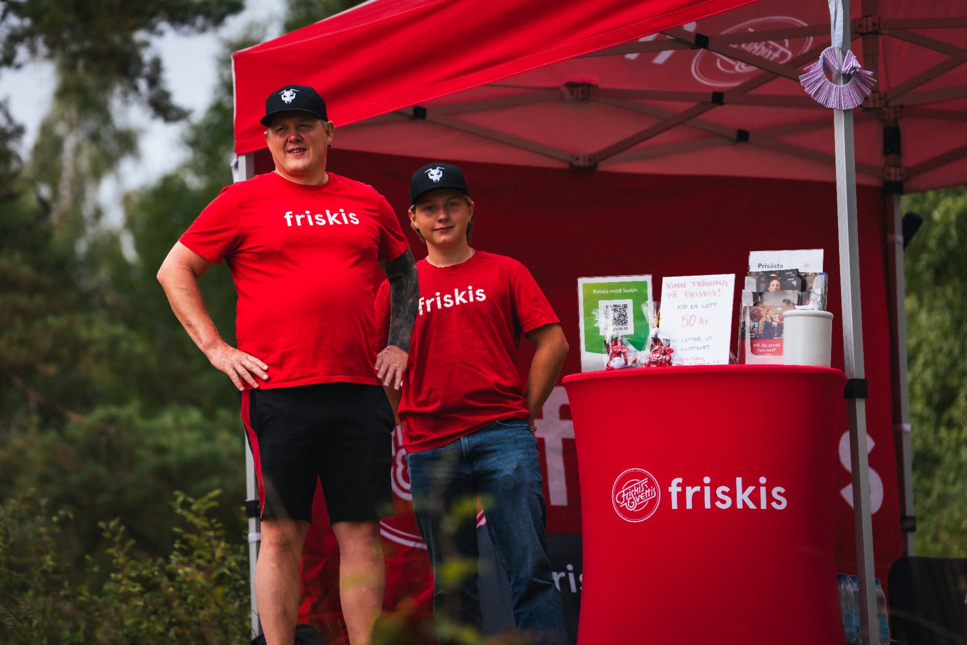 Friskis-tältet med funktionärer