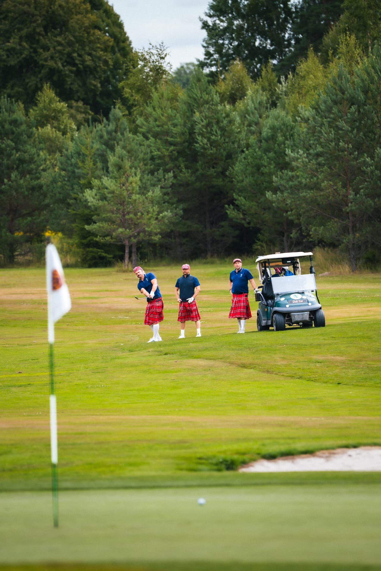 Kiltlaget slår in mot green