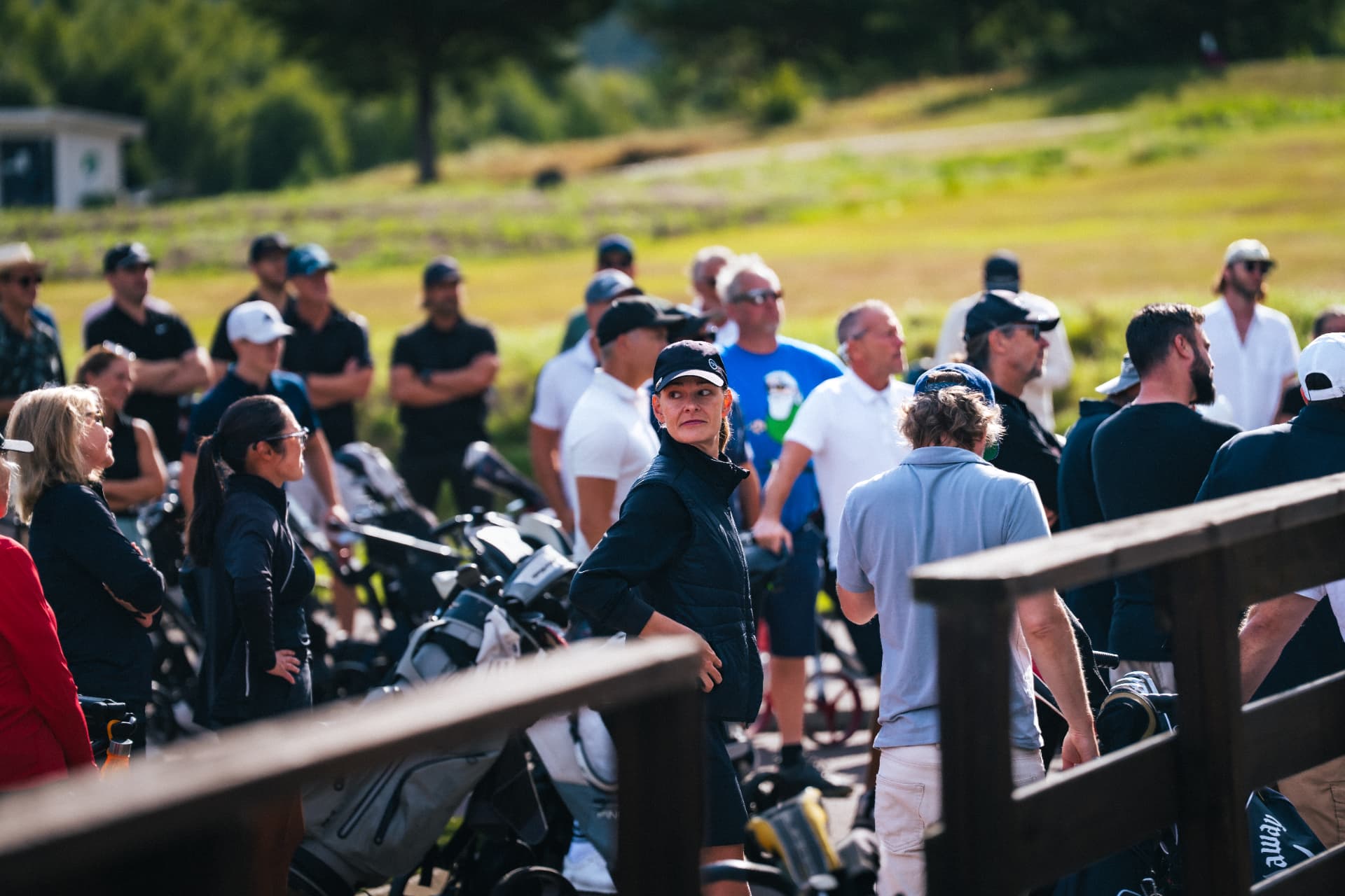 Deltagare i samtal bland golfbagarna